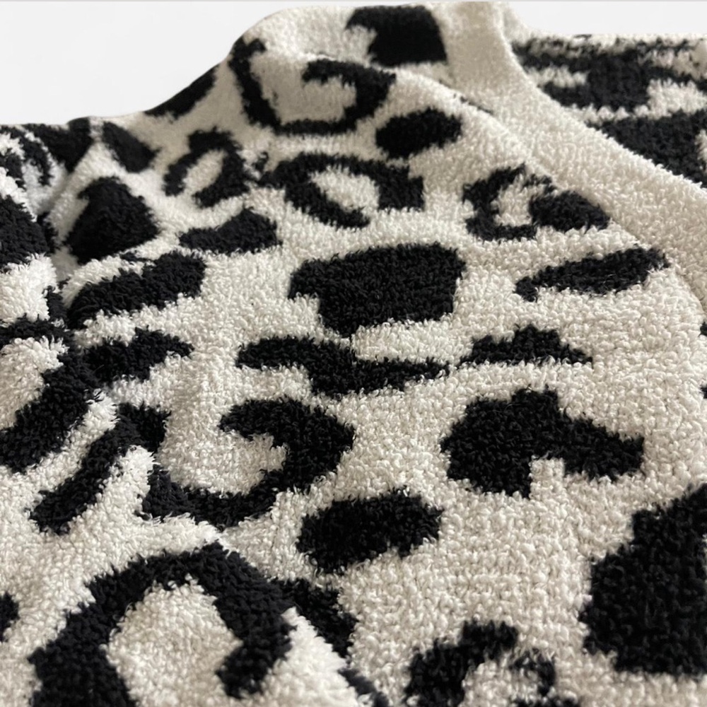 Colsie Monochrome Patterned Knit - Picture 3 of 4